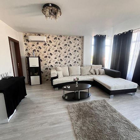 Sunset Holiday Home Bukarest Kültér fotó
